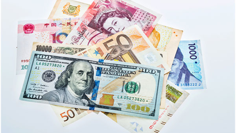 India's Forex Reserves Surpass $700 Billion