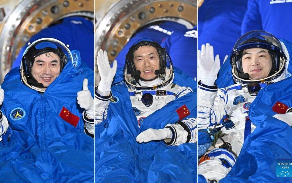 Chinese Astronauts Return Safely to Earth After 6 Month Mission