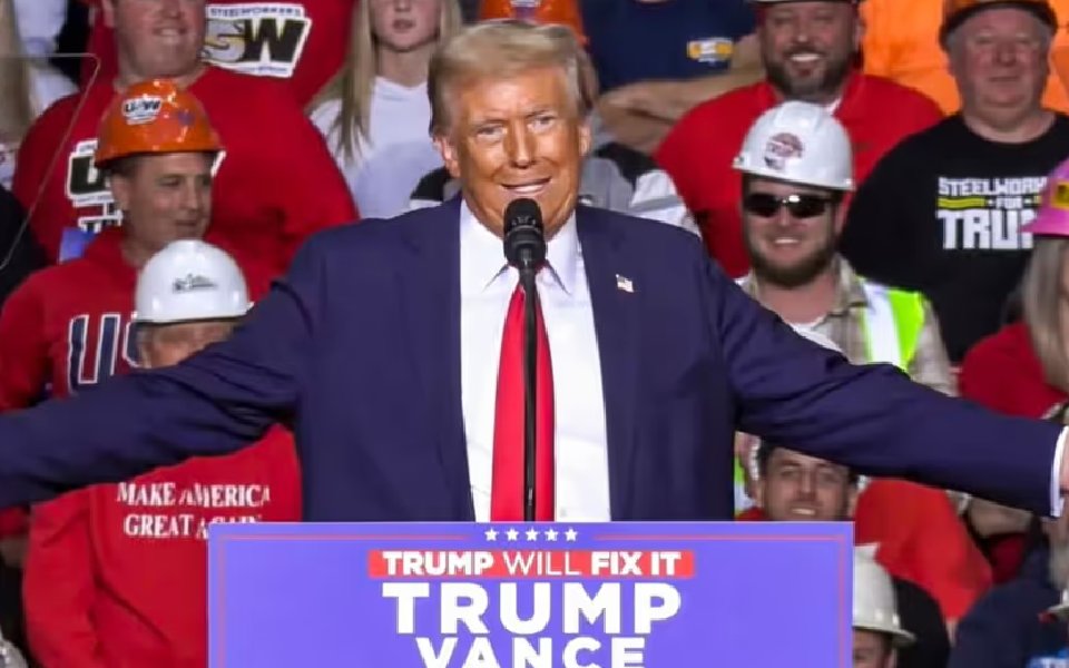 Trump Praises Muslim Supporters, Credits "Muslims for Trump"