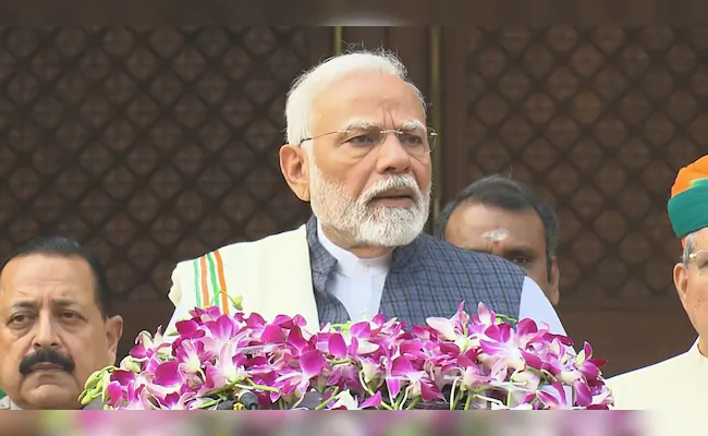 PM Modi Targets Congress, Calls for Constructive Discussions